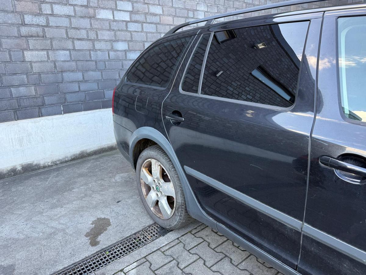 Skoda Octavia 2 1Z original Tür hinten rechts Kombi LF9R Rohbau BJ12